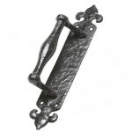 BLACK PULL HANDLE ON PLATE